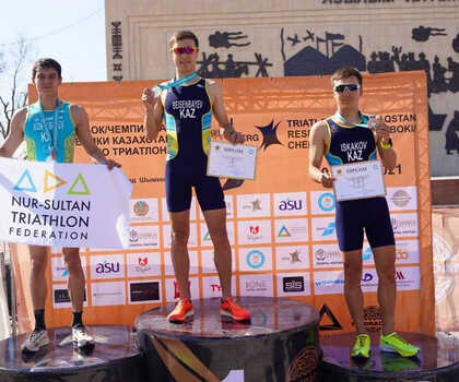 Арина Шульгина и Аян Бейсенбаев победили на первом после пандемии национальном чемпионате по триатлону